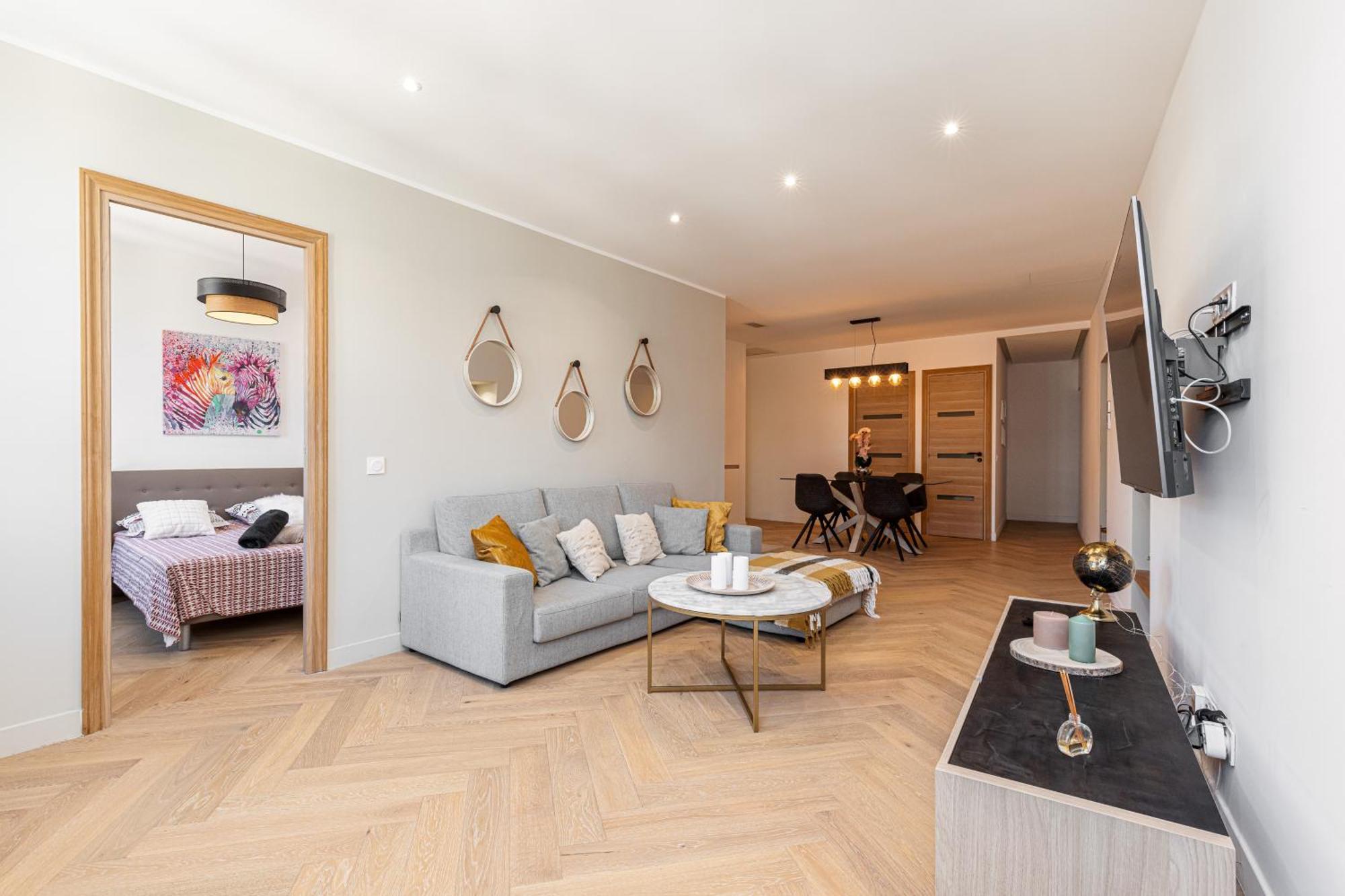 Apartment Place Massena, Superbe Neuf. *